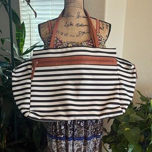 NWOT DSW striped Bag never used. Brand new.